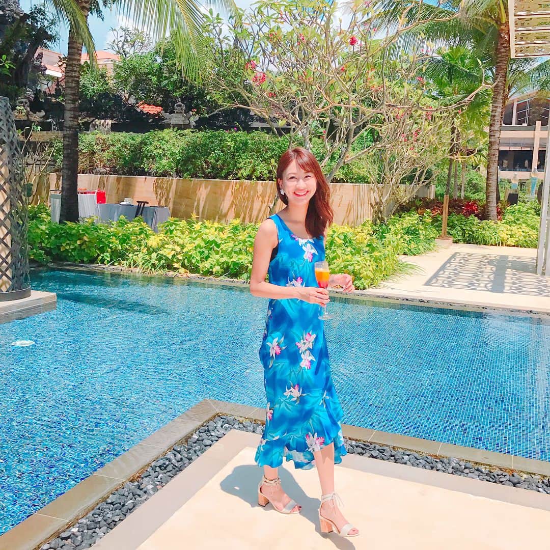 澤田南のインスタグラム：「. 弟の結婚式でバリへ🌴 海の見えるチャペルが素敵なところでした💒✨ ずっと一緒に住んでいたのでちょっと寂しい気持ちもあるけど、家族ともゆったり過ごせて幸せな時間でした…💓 しかし帰国してから花粉症がすごい🤧 . 私もしっかり楽しませてもらったので、明日からまた頑張ります♡明日はいよいよ今年初のボートレースSGが始まります👑 ぜひ見てくださいね〜👀♥️ . #indonesia #bali #nusadua #themulia #muliabali #muliahotel #muliaresort #marry #chanel #resort」