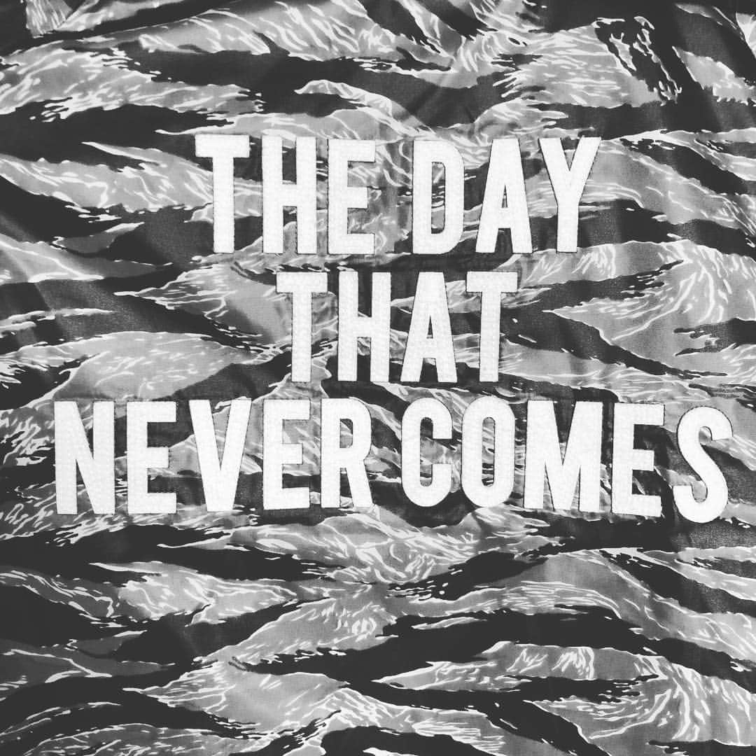 山田佑のインスタグラム：「🥊THE DAY THAT NEVER COMES🥊 . . 1日1日を真剣に生きた人間にだけ明るい未来はやってくる！ . 過去に学び未来を見て今を真剣に🐎 . . #CRIMIE #毎日が昨日の自分と勝負 #yolo #life #mividaloca #チャレンジャー」