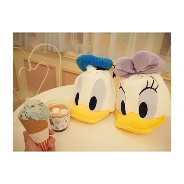 北川綾巴のインスタグラム：「#disneyland #disney  #donald #daisy  #ドナルド #デイジー #チョコミント #ホットチョコレート」