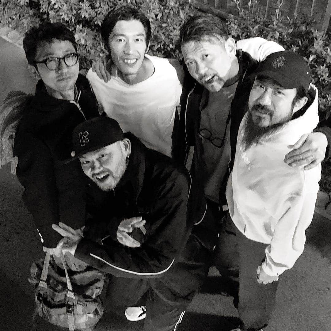 DJ DARUMAのインスタグラム：「娘の小学校のパパ会👨🏻👨🏻👨🏻👨🏻👨🏻 お互いのバックボーンや立場は関係なし 子供達を通して自分も学生に戻ったようで楽しい」