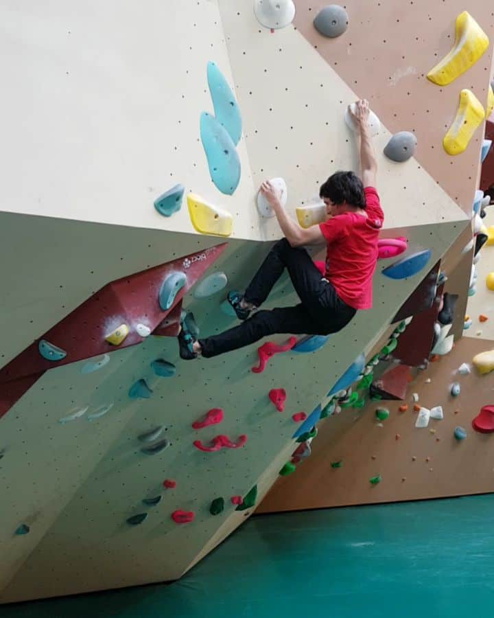 のインスタグラム：「Visited @boulderhal_energiehaven this week and was pleasantly surprised! Great gym with great lounge zone 😉  @redbull_rus @redbull @adidasterrex @fiveten_official @frictionlabs #adidasterrex #livewithoutlimits #gr #chalkmatters #climbing #sportclimbing #bouldering #rockclimbing #climbing_pictures_of_instagram」