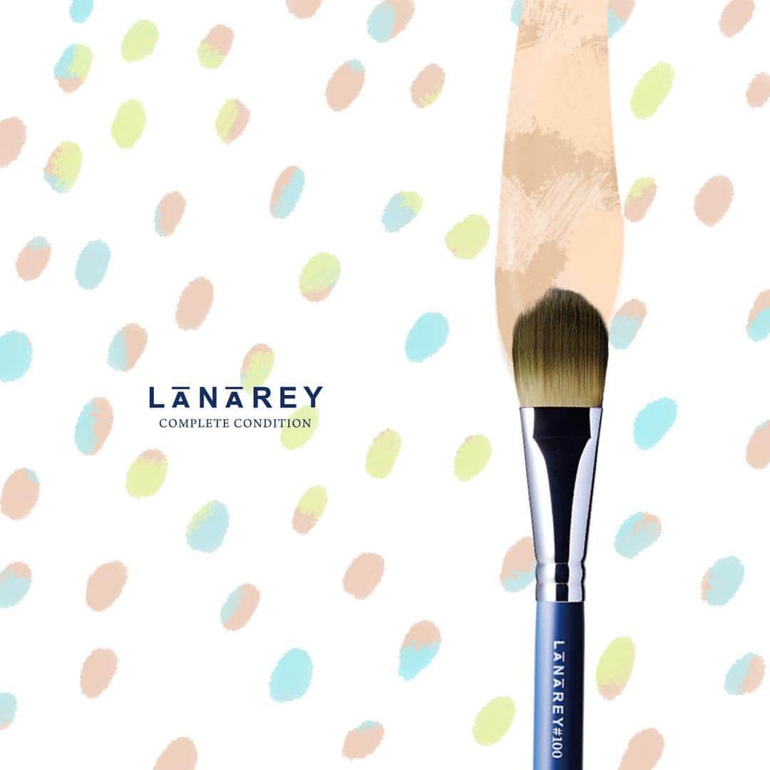 LANAREY PRISM MAKEUP _official のインスタグラム：「広島県熊野町にある化粧筆工房“竹宝堂”の卓越した技を持つ筆司と 熟練の職人によりひとつひとつ丹精込めて作られる最高品質の“熊野筆”である ラナレイプリズムメイクアップブラシ＃100💎💎💎 . 上質な肌触りとなめらかな筆先で LANAREYプリズムメイクアップシリーズをより一層美しい仕上がりに。✨✨⭐️✨✨ #cosme #make #makeup #lanarey #ラナレイ #メイクアップ #メイクアップブラシ #ブラシ #メイクブラシ」