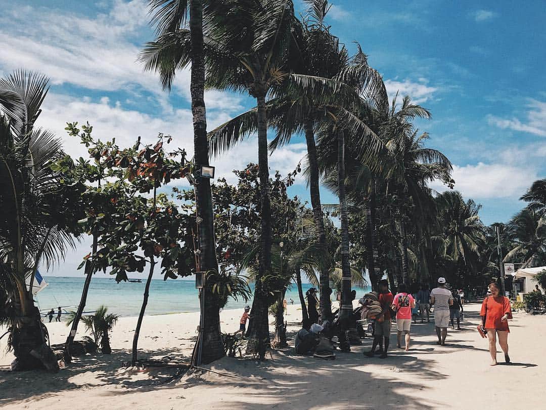 三浦絵里香のインスタグラム：「🏝🏝 . . #Backpacker #Alone #boracay #Philippines #love #me #follow #l4l #happy #swag #girl #edm #edmgirl #artiste #model #22 #dj #ELIY  #えりぃ #三浦絵里香」