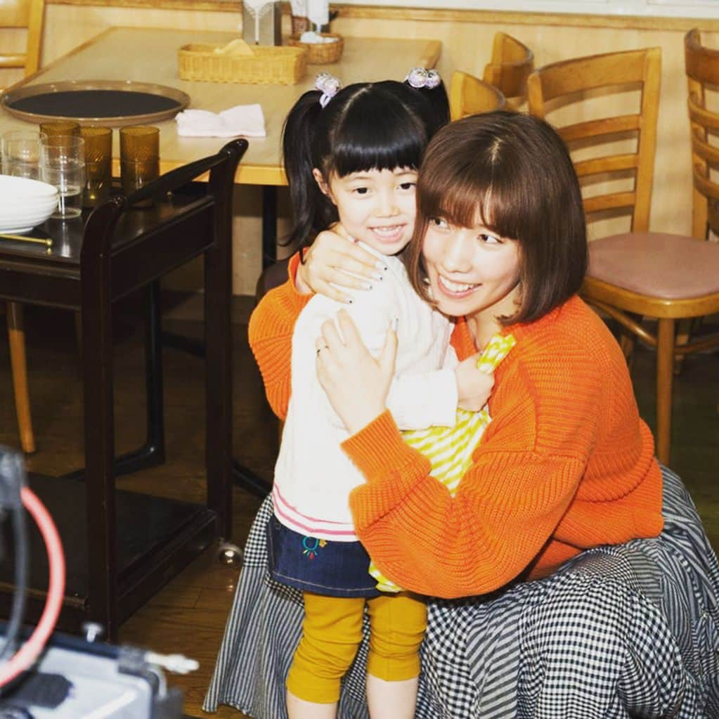 テレビ朝日「ホリデイラブ」さんのインスタグラム写真 - (テレビ朝日「ホリデイラブ」Instagram)「❤️ 💐渋谷南那ちゃんオールアップ💐 💐鳥越壮真くんオールアップ💐 💐秋山琴音ちゃんオールアップ💐 . 元気いっぱいの七香、マイペースな櫂くん、内弁慶なレミちゃんに、スタッフ・キャストはいつも癒されていました👧👦🧒 #ホリデイラブ #ありがとうございました #❤️」3月16日 12時12分 - holiday__love