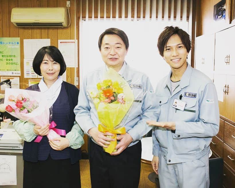 テレビ朝日「ホリデイラブ」さんのインスタグラム写真 - (テレビ朝日「ホリデイラブ」Instagram)「❤️ 💐大堀こういちさんオールアップ💐 💐池谷のぶえさんオールアップ💐 . おおらかな梅村所長と名言続出の武田さんがいる熊弥組は、ドラマの中だけでなく実際もとても安心感のある現場でした🙏✨ #ホリデイラブ #ありがとうございました #❤️」3月16日 12時51分 - holiday__love