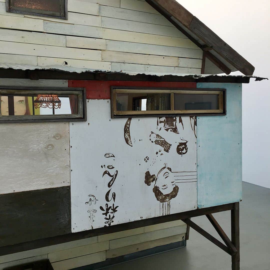 奈良美智さんのインスタグラム写真 - (奈良美智Instagram)「Little hut （drawing room ）2007  installed at N’s YARD  http://www.nsyard.com/en/」3月16日 14時07分 - michinara3