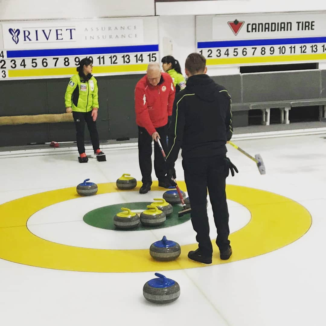 ジェームス・ダグラス・リンドさんのインスタグラム写真 - (ジェームス・ダグラス・リンドInstagram)「Great experience playing an exhibition game with the legend Russ Howard before the #wwcc2018 in North Bay, ON. #curling.」3月16日 23時59分 - j.d.lind