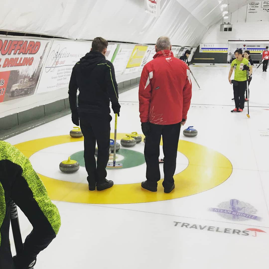 ジェームス・ダグラス・リンドさんのインスタグラム写真 - (ジェームス・ダグラス・リンドInstagram)「Great experience playing an exhibition game with the legend Russ Howard before the #wwcc2018 in North Bay, ON. #curling.」3月16日 23時59分 - j.d.lind