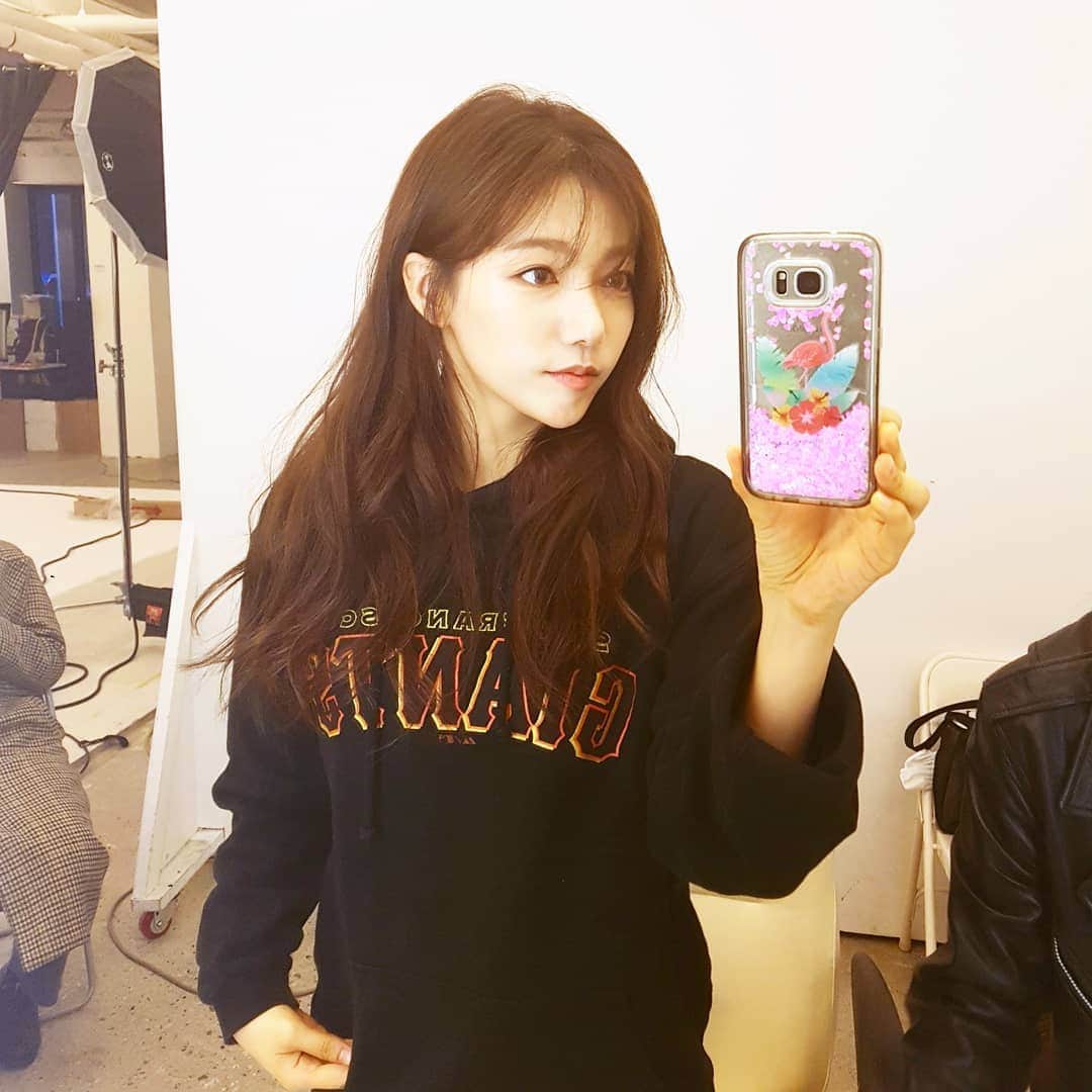イ・チェヨンさんのインスタグラム写真 - (イ・チェヨンInstagram)「출근 ☺」3月16日 18時04分 - chyoung15