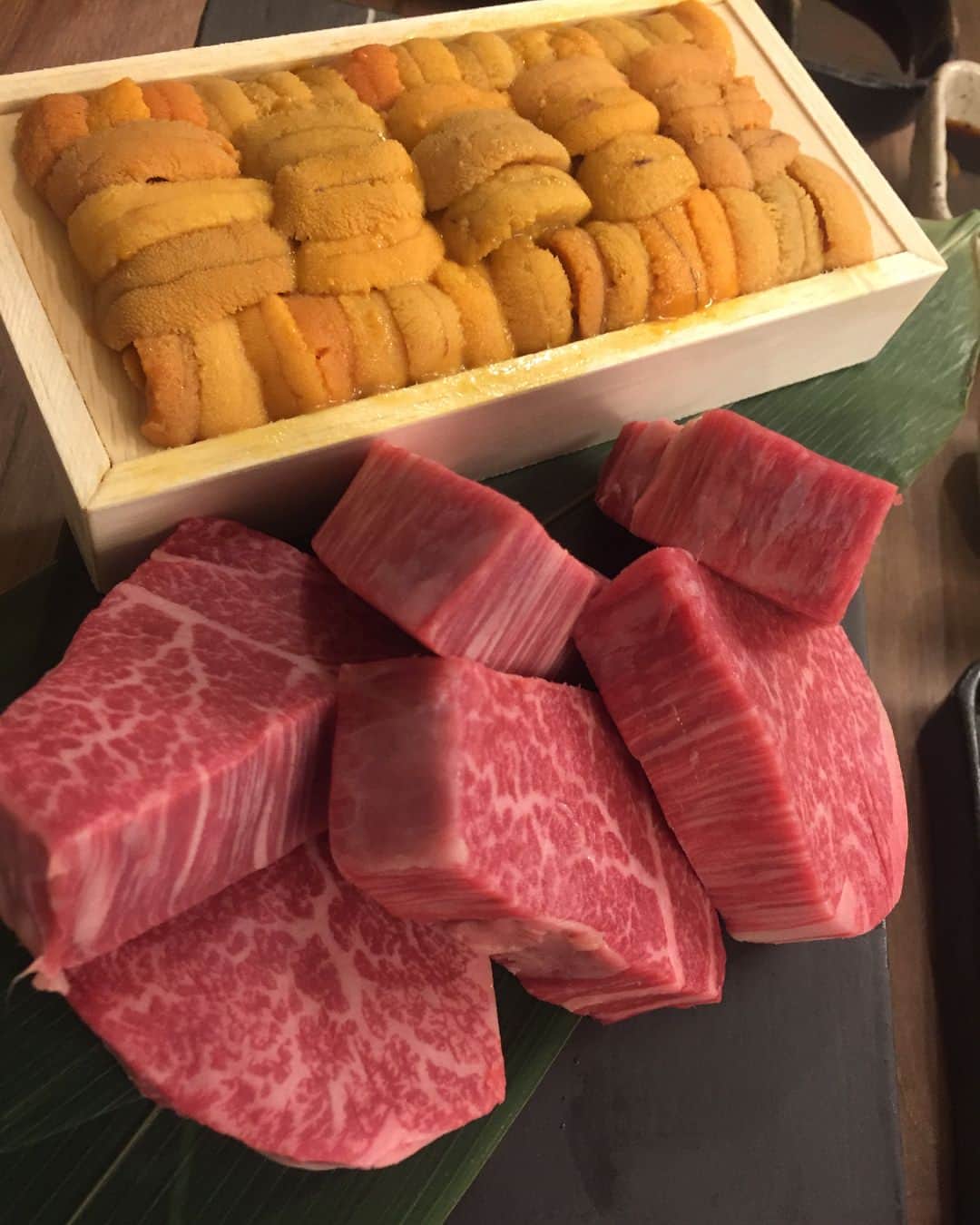 須黒清華のインスタグラム：「あ〜見返すだけで幸せになります♡ 先日頂いたお肉😋 なんて美しいんでしょう‼︎ また食べたいなぁ‼︎ さて、そんな写真と全く関係ない番宣です（笑） 明日土曜日10:30からは「母ちゃんに逢いたい！」 21時からは「アド街ック天国」今回は芝、増上寺。 日曜日深夜2:05からは「もらい酒みなと旅2」新潟編です♪ 週末も面白い番組が盛りだくさんです‼︎ ぜひ、ご覧くださいねー😄✨」