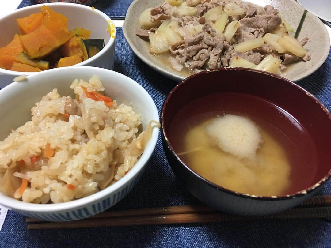 石塚祐輔さんのインスタグラム写真 - (石塚祐輔Instagram)「たけのこご飯を頂いたので…和食😋 いただきまーす😍 #たけのこご飯 #たけのこの味噌汁 #豚バラ大根 #かぼちゃの煮物  美味〜🤤」3月16日 19時16分 - yusuke_ishitsuka3939