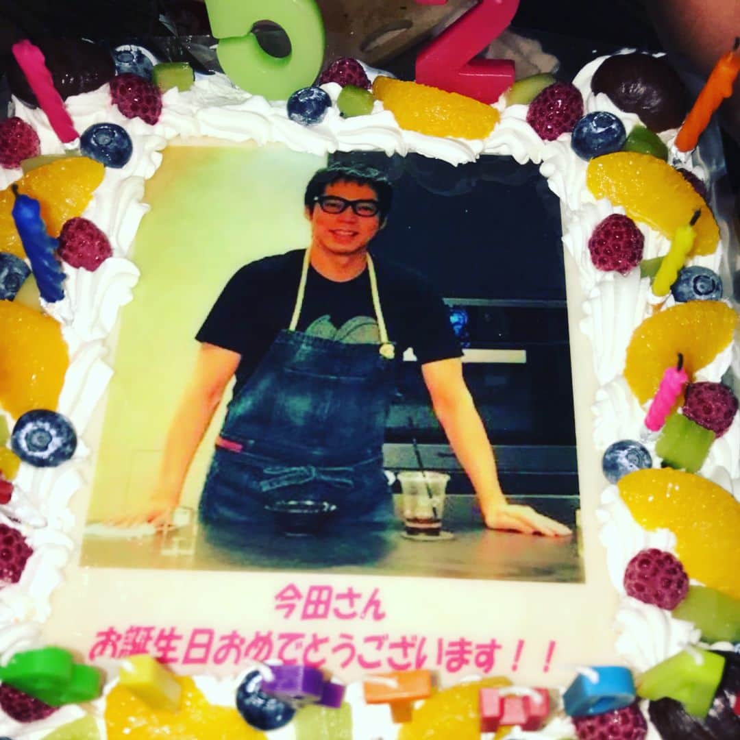 宮地謙典さんのインスタグラム写真 - (宮地謙典Instagram)「先日、今田さんの誕生日会がありました。 いつまでも変わらない今田さん！！ おめでとうございます！！ #今田耕司さん #52歳 #おめでとうございます」3月16日 21時51分 - miyajinibugo