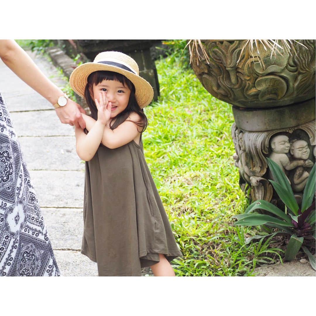 のインスタグラム：「* * travel🛬 * 娘が生まれてからお出かけや旅行 いろんな場所に行くのが本当に楽しくて旅が大好きに✨ もちろん行ける場所や時間は限られているけどできるだけ多くの経験をさせてあげたい🛬 子どもたちを見てると過去や未来にとらわれず全力で楽しんで今を生きていて、私も娘からそのことを学び昔の自分より今を随分楽しめるようになってきた☺️ * 今を楽しむことは自分自信を大切にすることにも繋がって、自分に関わるより多くのことや人をもっと愛せるようにもなるので これからも娘と一緒に「今」を全力で楽しんで行きたいなぁ👧✨そして今持っているその力と心をずっと持ち続けてほしいな☺️🙏 #myclassic#ダニエルウェリントン#3歳#3歳10ヶ月#旅行」