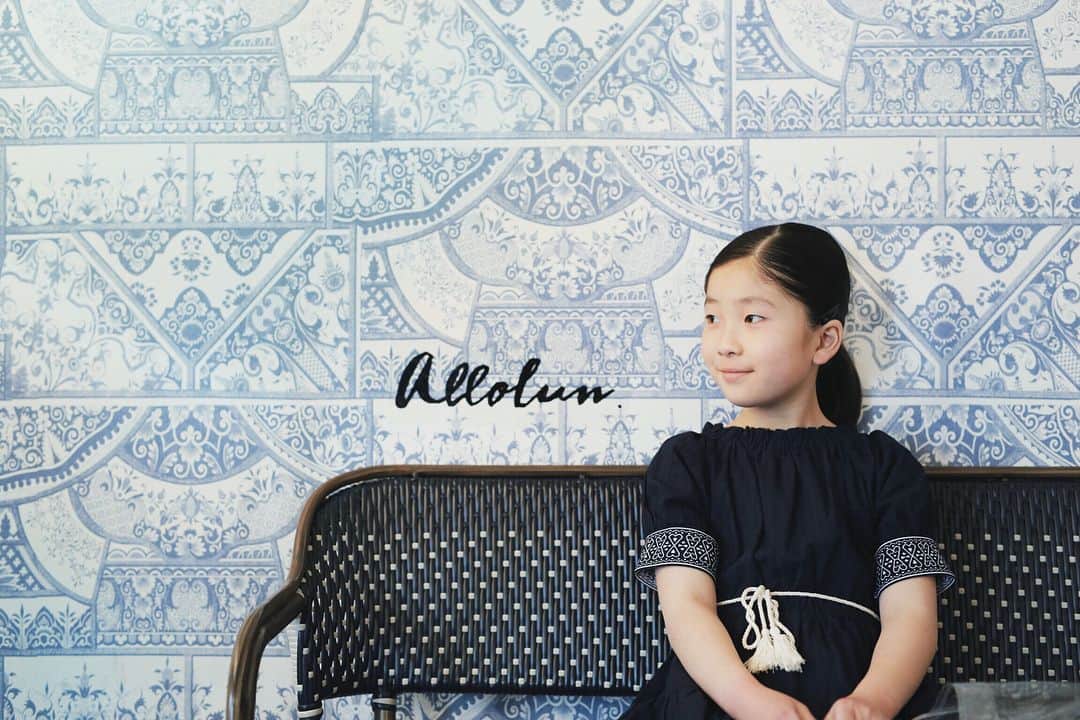 のインスタグラム：「3/21に誕生する 新しいブランド『allolun』のレセプションパーティーに先日 招待していただきました  私の好きなシンプルなデザインの服もたくさんあって素敵  オンナノコブランド 『allolun』はBREEZE25店舗に並ぶようです」