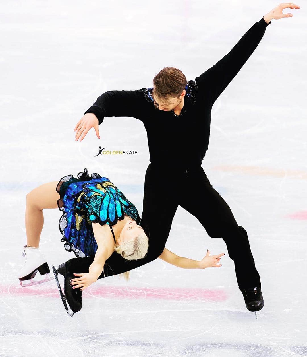 ペニー・クームズのインスタグラム：「💙⛸ . . . . #leanback #hesgotmyback #ice #iceskate #icedance #olympic #olympics #winterolympics #wintersports #sport #health #fitness #exercise #athlete #art #choreography #butterfly #wings #korea #figureskating #muse #brit #british #teamgb #pyengchang2018 #design」