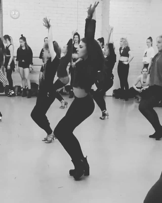 セシリア・トルンのインスタグラム：「Heels tunnit aloitettu kovaa ja korkeelta (kengät ei), suoraan Yanis Marshallin workshoppiin! 🙈 dream come true ✨」