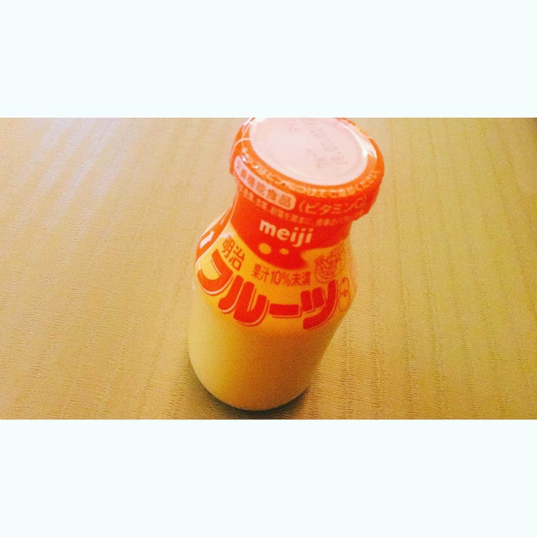 PONさんのインスタグラム写真 - (PONInstagram)「フルーツ牛乳派🍊」3月31日 20時57分 - oresama_pon