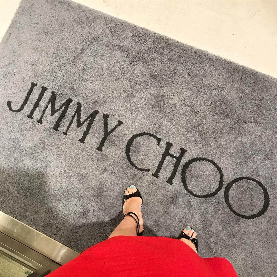 中林美和さんのインスタグラム写真 - (中林美和Instagram)「#JIMMYCHOO の靴を履いて👠 #launchparty 💋💋💋 #LookatChoo」3月31日 21時52分 - miwanakabayashi