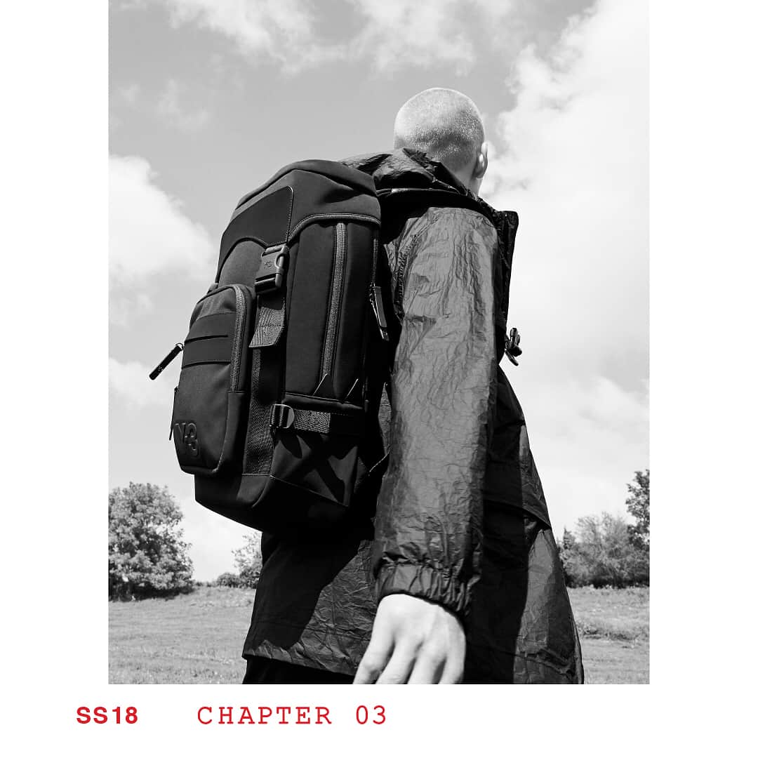 のインスタグラム：「Y-3 Spring Summer 2018.  Y-3 Ultratech Bag. 📸: @alessiobolzoni Styling: @mauricionardi --- #adidas #Y3 #YohjiYamamoto Discover the collection on www.Y-3.com」