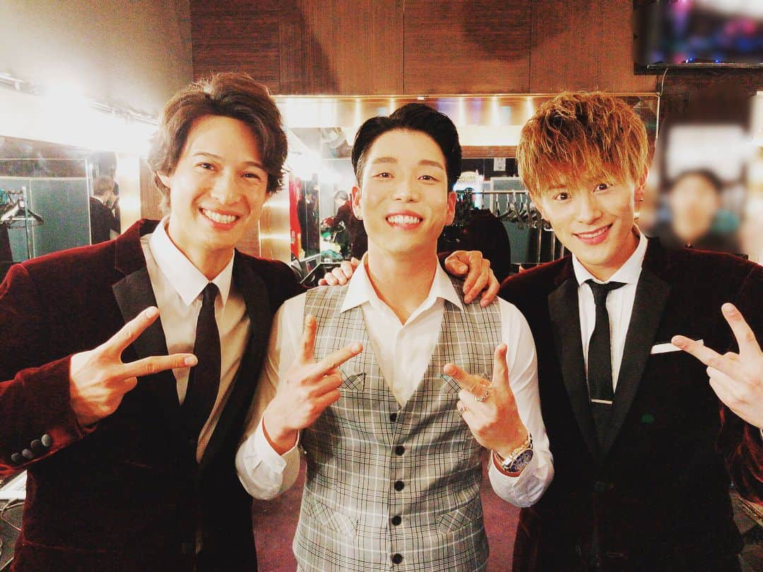 向山毅さんのインスタグラム写真 - (向山毅Instagram)「#ChangMin#2AM #シュネル#向山毅#SOLIDEMO 「#逢いたい...feat.ChangMin」 https://t.co/AXNu062Qkn  #Collars の皆さん、 チャンミンさんファンの皆さんありがとうございました！！ 念願の「逢いたい…」を初披露させて頂きました！ チャンミンさんすごすぎました🎤 むっちゃ緊張しましたが、最幸でした！！！ また皆さんに聞いて頂ける機会がありますように！！！！！ #Collars#🍊 #collars_aichi #collars_fukuoka  #collars_fukushima たくさんの#オレンジ をありがとうございました！！ #今日 と#１年前 の#写真」3月31日 22時54分 - take_solidemo