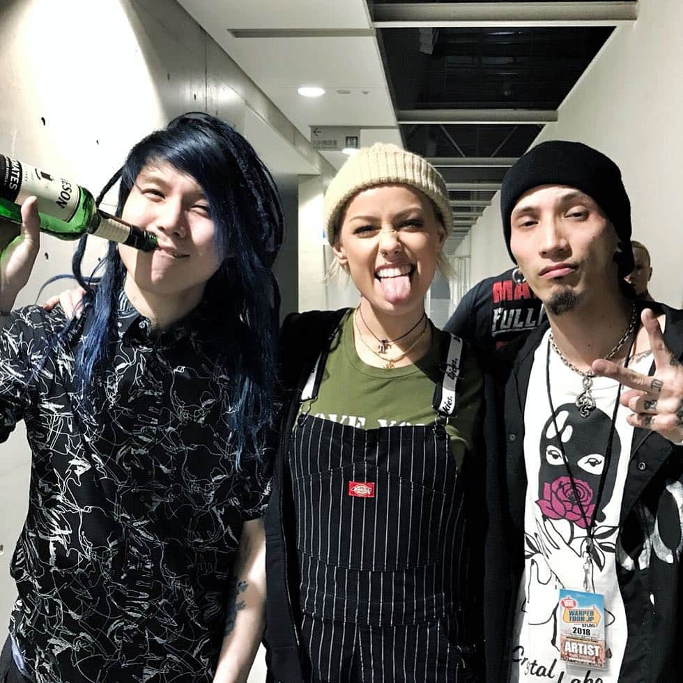 清水亮さんのインスタグラム写真 - (清水亮Instagram)「She is the one of my favorite singer, Jenna from Tonight Alive😙 ジェナと再会!! 俺の目開いてない😑笑 #warpedjp」3月31日 23時11分 - coldrain_rxyxo_bass