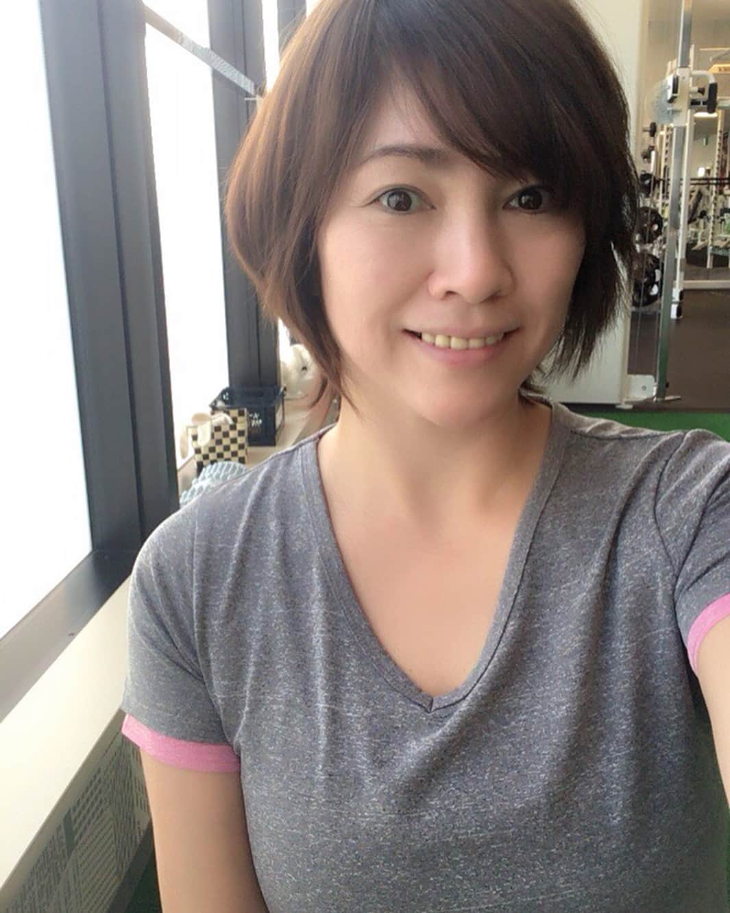 のインスタグラム：「気持ちいい汗かいてきました😊  スッキリするし、ほんと ユーバウンドにハマってるたなえつです😬  ビフォーアフター載せてますよ😘  今から娘さんと半身浴たいむです♨️ 終わったら、いつもの筋トレ🤣二人で🤣  そういう時間も大切にしてます😘😊 #ジム#workout#スタジオ#ユーバウンド#45分#滝汗#アラフィフ#50歳#たなえつ#健康美#すっぴん#bimajo#followme」