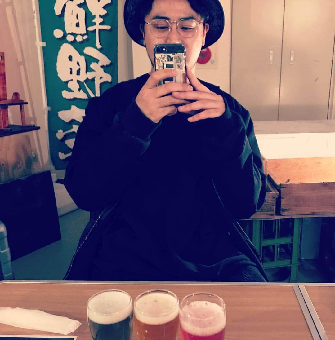 山崎正太郎さんのインスタグラム写真 - (山崎正太郎Instagram)「昨日の思い出。高松に着いて、フレンズのドラマー関口塁と乾杯。フレンズ野音で俺何曲かドラム叩きます。よろしくお願いします！ #チェコノーリパブリック  #フレンズ  #日比谷野音  #俺  #途中で寝た  #明日も一緒  #新木場studiocoast」3月17日 19時25分 - cnr.dr.shotaro