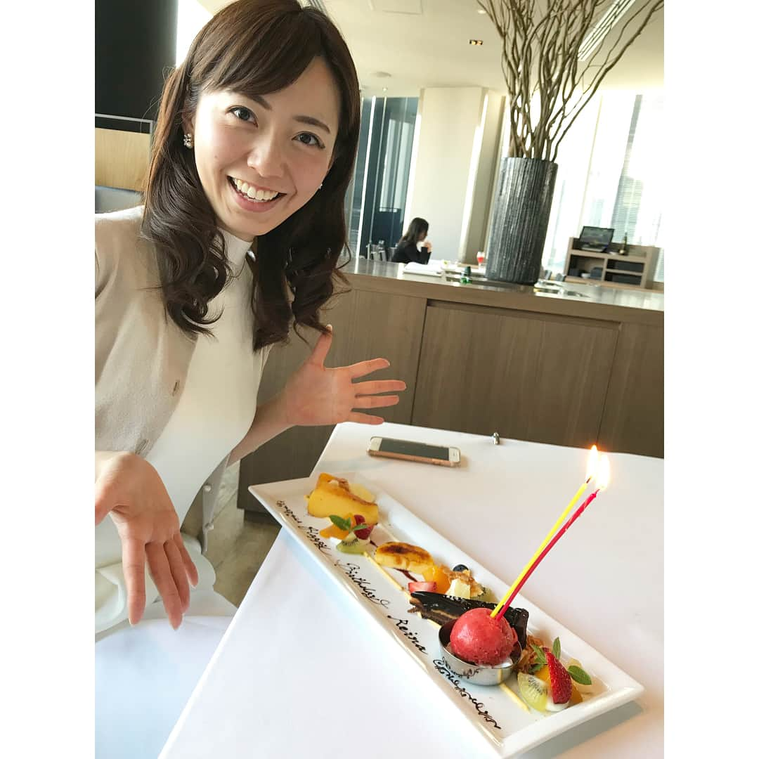 永島優美さんのインスタグラム写真 - (永島優美Instagram)「* 今日は3人でランチしてきました☀️ 番組も時間帯も違いますが定期的に時間を合わせて会っています♪ * れいなさんには2ヶ月越しのバースデーケーキ🎂💕 いつまでも優しくて癒し系のれいなさんでいてください😘❤️ * #休日 #ランチ #5年目4年目3年目  #内田嶺衣奈 #小澤陽子」3月17日 17時55分 - yuumi_nagashima