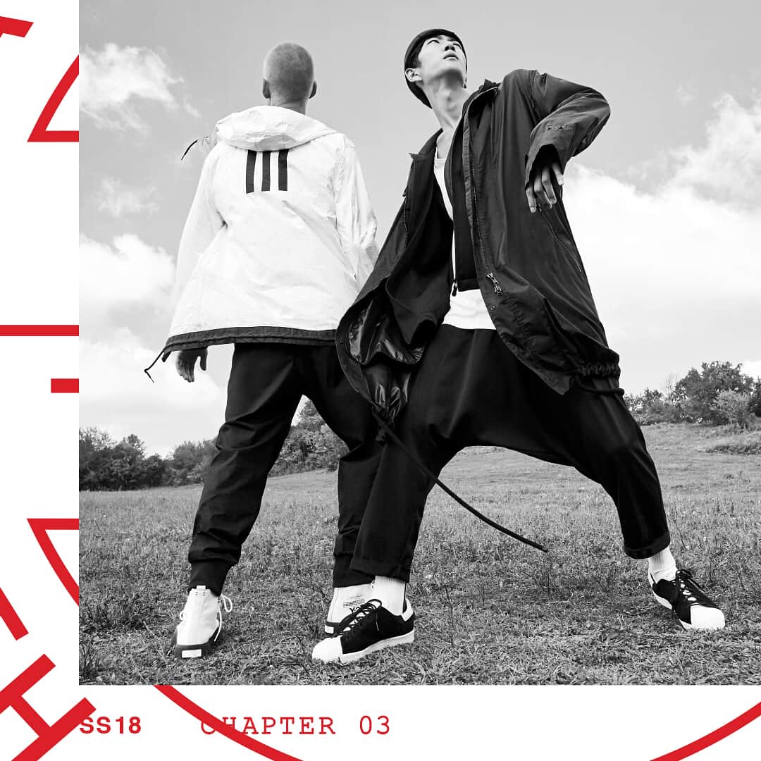 ワイスリーのインスタグラム：「Y-3 Spring Summer 2018. Featuring Y-3 Packable Nylon Coat. 📸: @alessiobolzoni Styling: @mauricionardi --- #adidas #Y3 #YohjiYamamoto Discover the collection on www.Y-3.com」