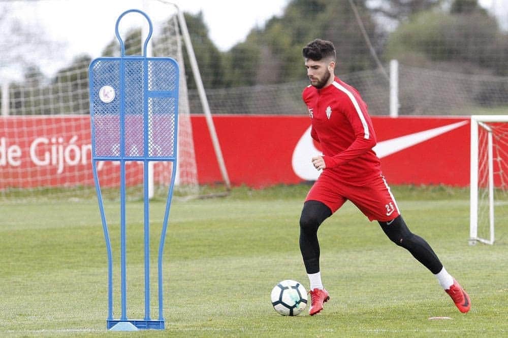スポルティング・デ・ヒホンのインスタグラム：「#GanarAlHuesca #GanarAlLider」