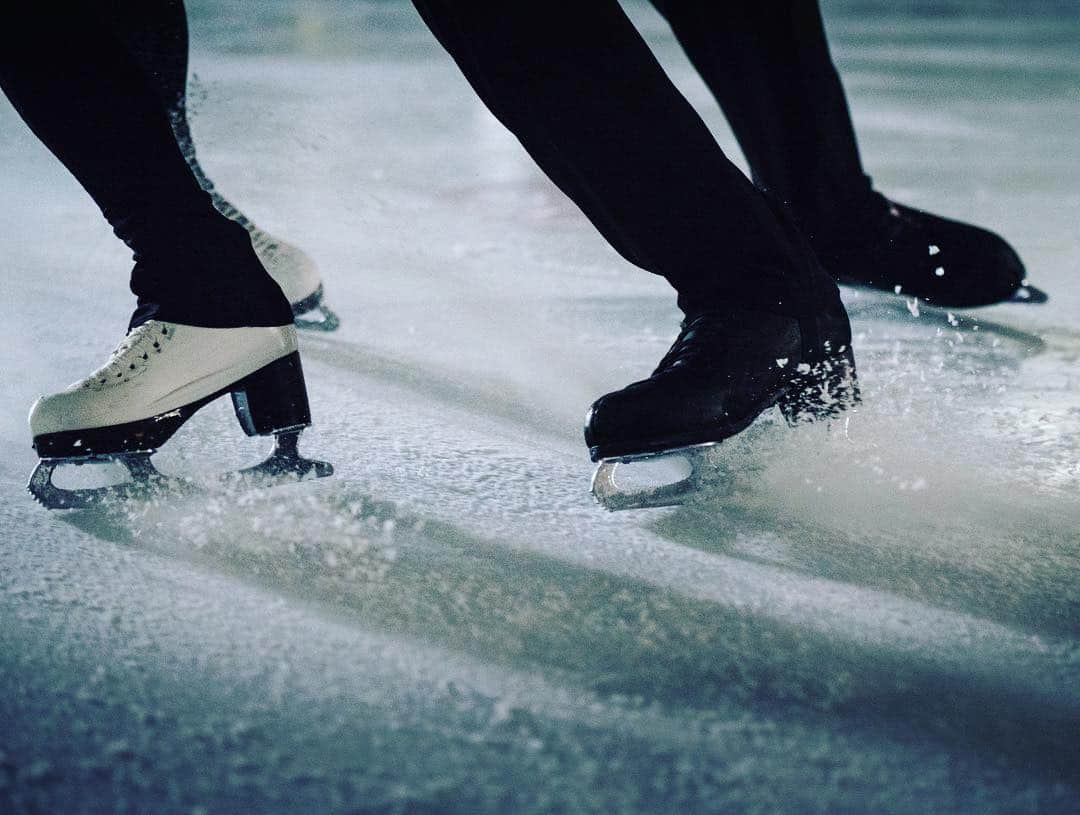 ペニー・クームズのインスタグラム：「⛸❄️ When you create your own snow... 📸@lumixuk . . . . #panasoniclumix #panasonic #preparationiseverything #grafskates #teamgraf #mkblades #parabolic #ice #snow #iceskating #figureskating #blades #olympics #sport #dance #fitness #athlete #training #train #saturday #tb #throwback #lumix #photography #actionshot」