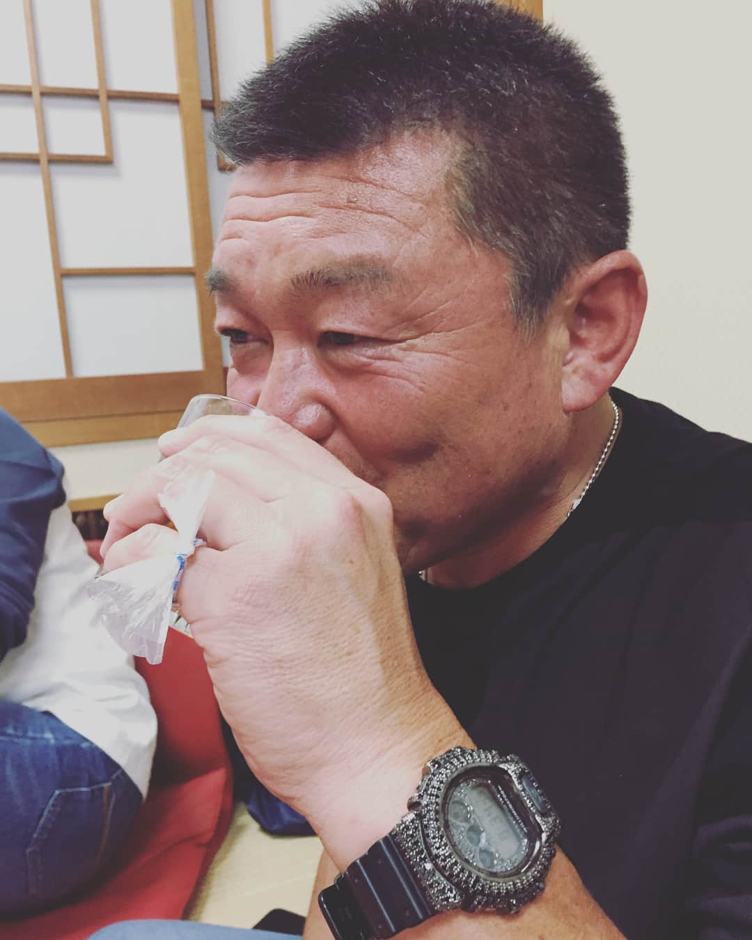 馬渕智子のインスタグラム：「平沼さん、ステキな指輪💍✨✨ 開始からずっとこーなってる笑 #ピカイチ」