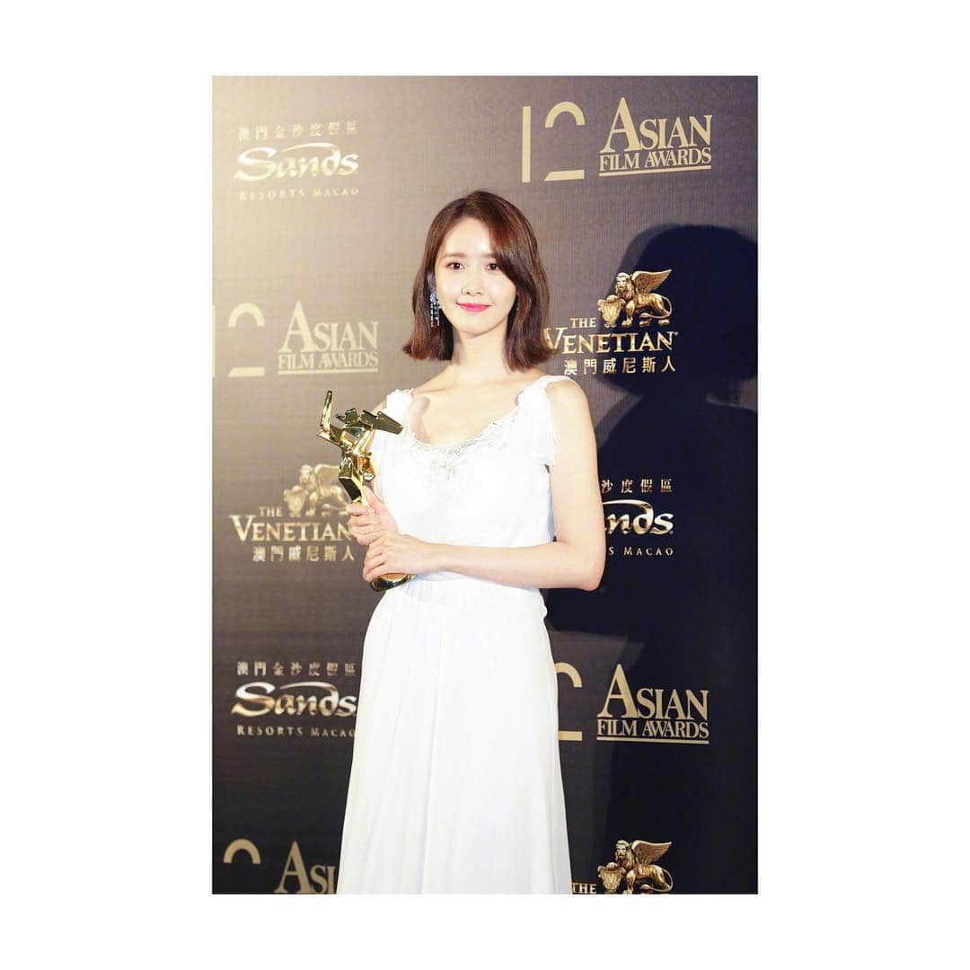 ユナさんのインスタグラム写真 - (ユナInstagram)「Thank you ❤️🏆 #AsianFilmAwards2018 #융스타그램」3月18日 1時04分 - yoona__lim