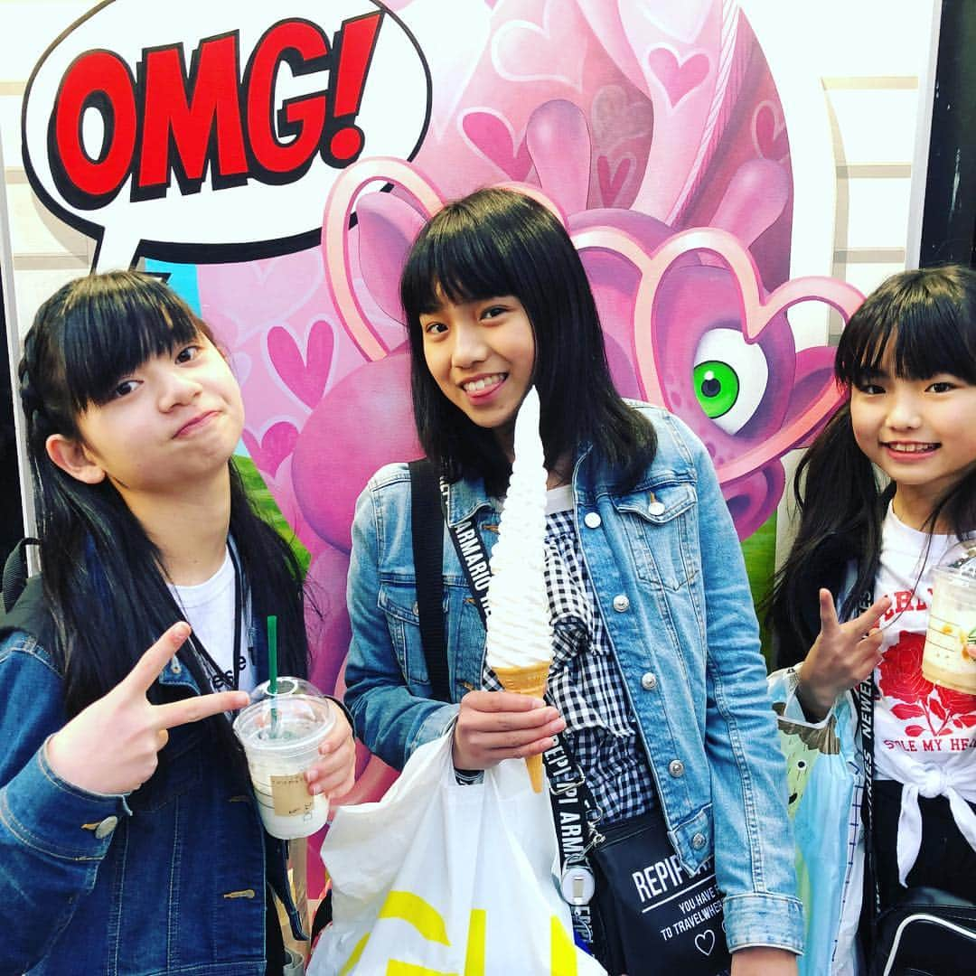 TEENAGERSのインスタグラム：「#昨日のオフショット❤️ #小5組 #去年カナノアちゃんが行ったソフトクリームのお店✨ #大阪その四 ミナミをぷらぷら散歩の動画だよ👻 https://youtu.be/zs6YHKME6gk  #YouTuber #TEENAGERSjapan #TEENAGERSTV #TEENAGERSTOKYO #TEENAGERSOSAKA #AN #SUZUNE #YU」