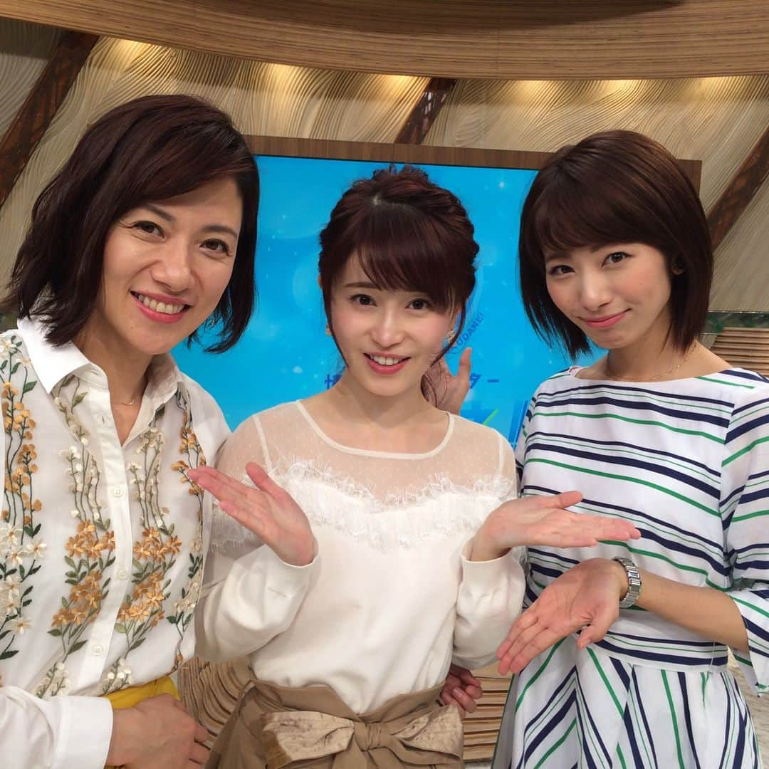 海老原優香さんのインスタグラム写真 - (海老原優香Instagram)「3人とも春らしい衣装でした🌸 先日、夜ご飯をご一緒させていただいた バイオリニストの岡部さんと、梅津さん😍 ＊ いつも美白で、間近で見ても綺麗な岡部さんによると、 韓国コスメがオススメなのだそうです☺︎ ＊ #岡部磨知 さん#🎻 #梅津アナ #とくダネ #春コーデ」3月18日 7時00分 - ebioffi