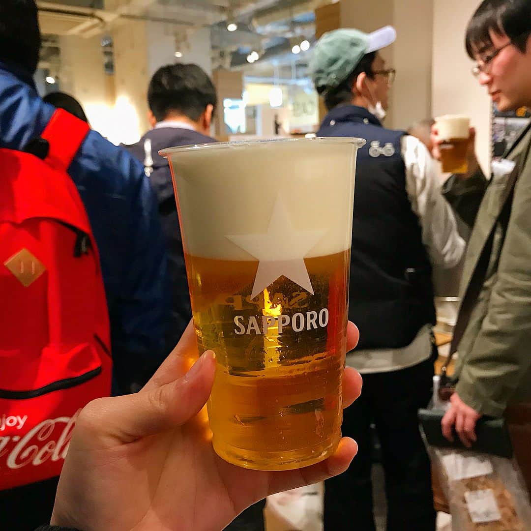 Haisai Chample Beer Festivalさんのインスタグラム写真 - (Haisai Chample Beer FestivalInstagram)「広島から重富さんがきーたー！！！ 昭和サーバーで注がれたサッポロビール🍺 . 1杯目、2杯目、3杯目…と飲み口が異なる面白さ😄 4ヶ月ぶりにまた飲むことができて幸せでした( ´∀｀) .  #ビール #サッポロビール #ビールスタンド重富 #スイングカラン #昭和サーバー #ビール好き #ビール党 #ビール女子 #ビアスタグラム #飲酒タグラム #駄菓子 #ブロイラー #beer #beerstagram #ilovebeer #akihabara #tokyo #秋葉原 #東京 #ちゃばら秋葉原 #酔い週末」3月18日 10時05分 - haisai_beerfes