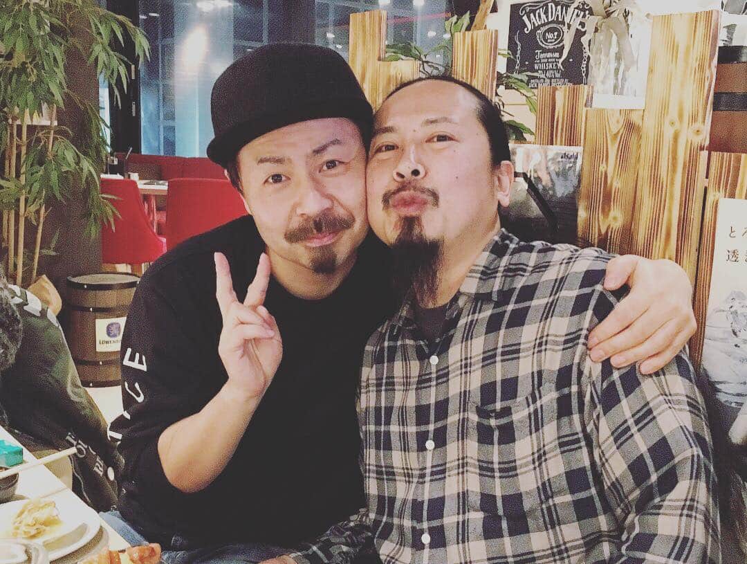 こーいちのインスタグラム：「髭は生やすんじゃない。 蓄えるんだ。  #BRAHMAN #好き好きロンちゃん」