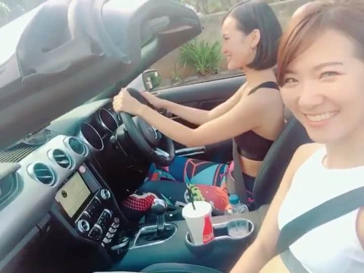 七尾エレナのインスタグラム：「HAWAII🌺🌴👙 楽しかったドライブ🚗 水着で運転...ww ✳︎ #hawaii #drive #🚗 #mustang #convertible #ハワイ #ドライブ #思い出 #マスタング #コンバーチブル」