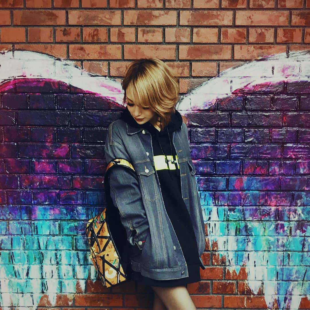 サキ吉さんのインスタグラム写真 - (サキ吉Instagram)「昨日のパーカー可愛い👿❤️ @pariss.2016 ✨ . #ootd  #赤レンガ倉庫  #ててて天使の羽」3月18日 16時18分 - sakikichi1201