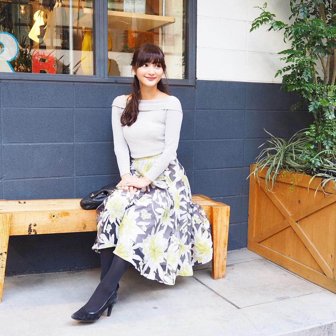 加藤瑠美さんのインスタグラム写真 - (加藤瑠美Instagram)「少し肌寒かったので、春ニットを…🌸 . このニット、後ろはリボンで結ぶ感じになっててとても可愛いのです💕 . スカートはほんのり透け感があって、軽い素材感が爽やかでお気に入り💓 . knit skirt : #mercuryduo#マーキュリーデュオ  bag : #CHANEL#シャネル shoes : #Piche#ピシェ . #coordinate#ootd#Japanese#Japanesegirl#Happy#girl#girly#fashion#instafashion#instagood#rubi_fashion#春ファッション#春コーデ#ガーリー#コーディネート#コーデ#私服#春服」3月18日 17時10分 - katorubi