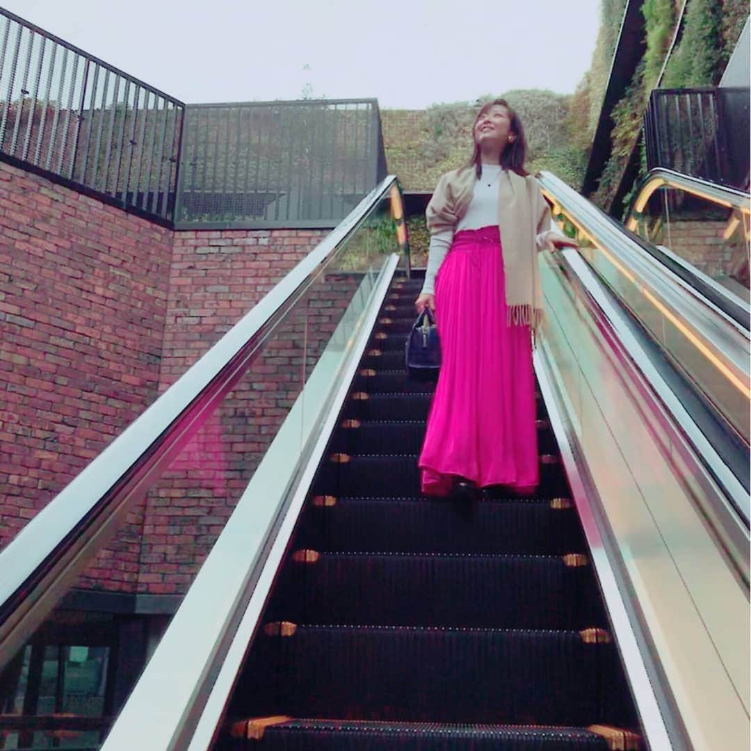 黒川智花さんのインスタグラム写真 - (黒川智花Instagram)「本日の私です💟 実は蘭さん風の一枚なのです😏♬ ▫️ #銀座 #東急プラザ #伊藤蘭 さん #憧れ」3月18日 17時57分 - tomoka_kurokawa_official