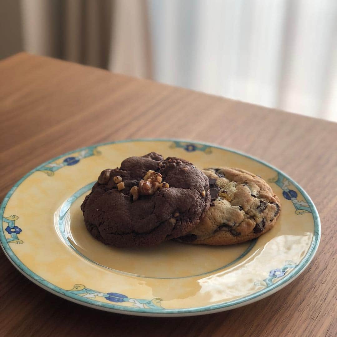 山下莉奈さんのインスタグラム写真 - (山下莉奈Instagram)「しっとりクッキー🍪❤️❤️チョコレートジンジャーがお気に入りです✨  #benscookies #ポートレート綺麗すぎ」3月18日 18時13分 - rinayamashita