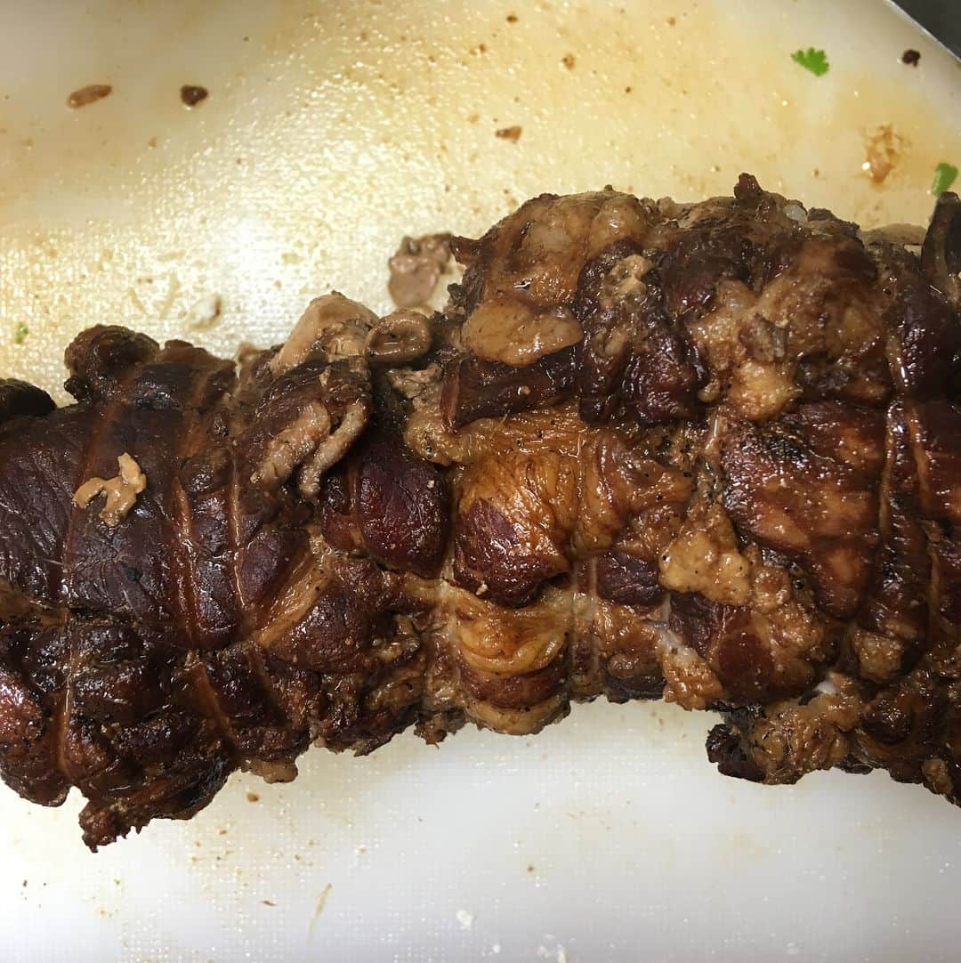 北原徹さんのインスタグラム写真 - (北原徹Instagram)「以前からつくってみたかった、切り落とし肉のチャーシュー。はからずも焦げたので、焼き豚に。」3月18日 18時40分 - torukitahara