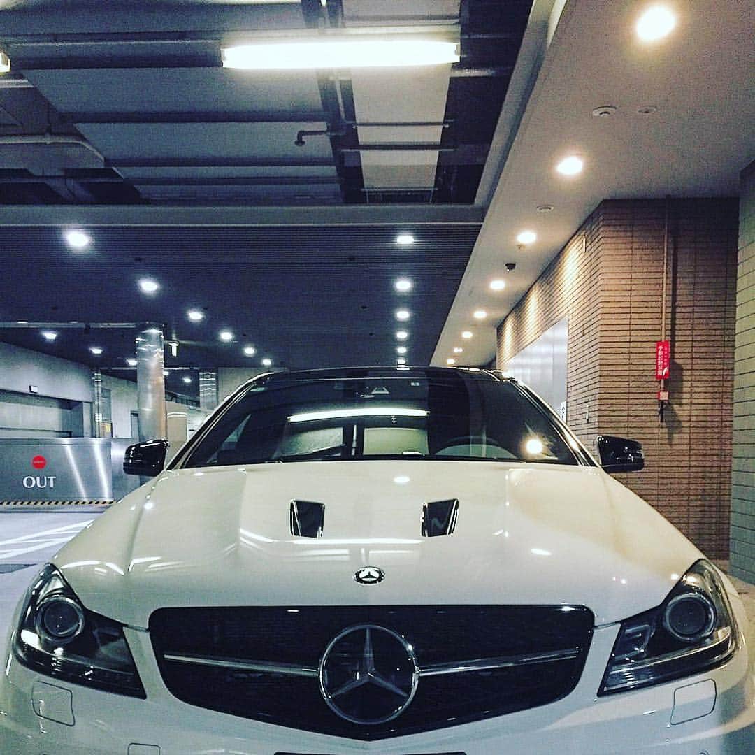 高咲里音のインスタグラム：「. #AMG #C63 顔きつめ かわいいでしょう」