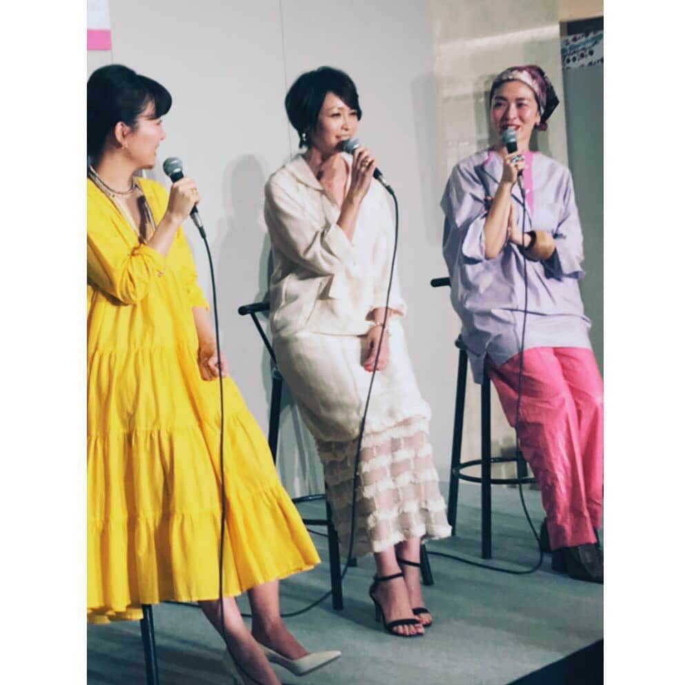 長尾悦美さんのインスタグラム写真 - (長尾悦美Instagram)「🌼🕊🌸 本日、玉川トークショーに来て下さった皆様ありがとうございました☺︎ たくさんの方々に集まって頂き嬉しかったです！  @emiri_hemmi & @yukarinegishi もいつも通りなテンションで楽しかった！  ありがとう☺︎ #takashimaya#tamagawa #spring #fashion #トークショー #colorful #3人娘」3月18日 20時45分 - yoshiminagao