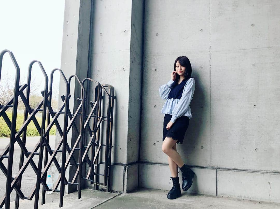 内木志さんのインスタグラム写真 - (内木志Instagram)「今日の私服〜😊 タイトスカートは珍しいでしょ？！笑 #ootd #ワロタピーポー #横浜 #握手会 #ありがとう」3月18日 21時27分 - cocoro_naiki