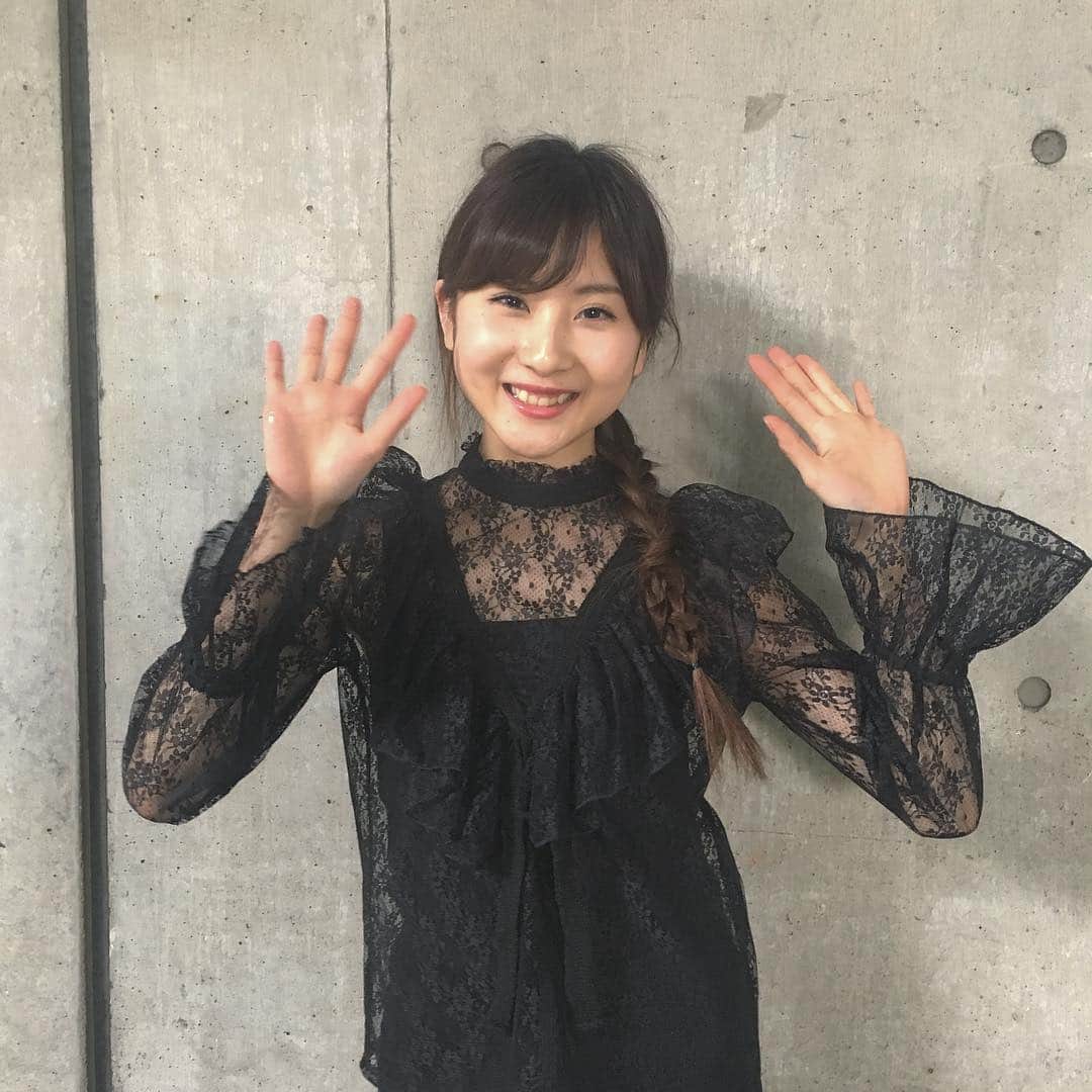 林萌々香さんのインスタグラム写真 - (林萌々香Instagram)「袖が広がってるの可愛い💓 そして笑ってる（笑）」3月18日 21時27分 - momoka_hayashi