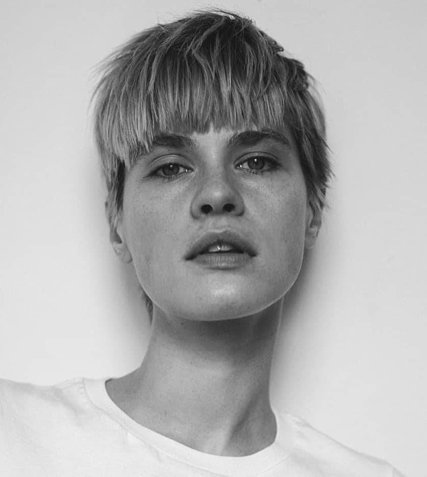 のインスタグラム：「Brooklyn, March 2018 -  My face is very asymmetrical I know thanks. 😝🤪😋 📷: @evanbrowning  #brooklyndays #sundayafternoons #natural #asymmetrical #faces_of_our_world #naturalbeauty #justbeyourself #beautyshoot #morecomingsoon」
