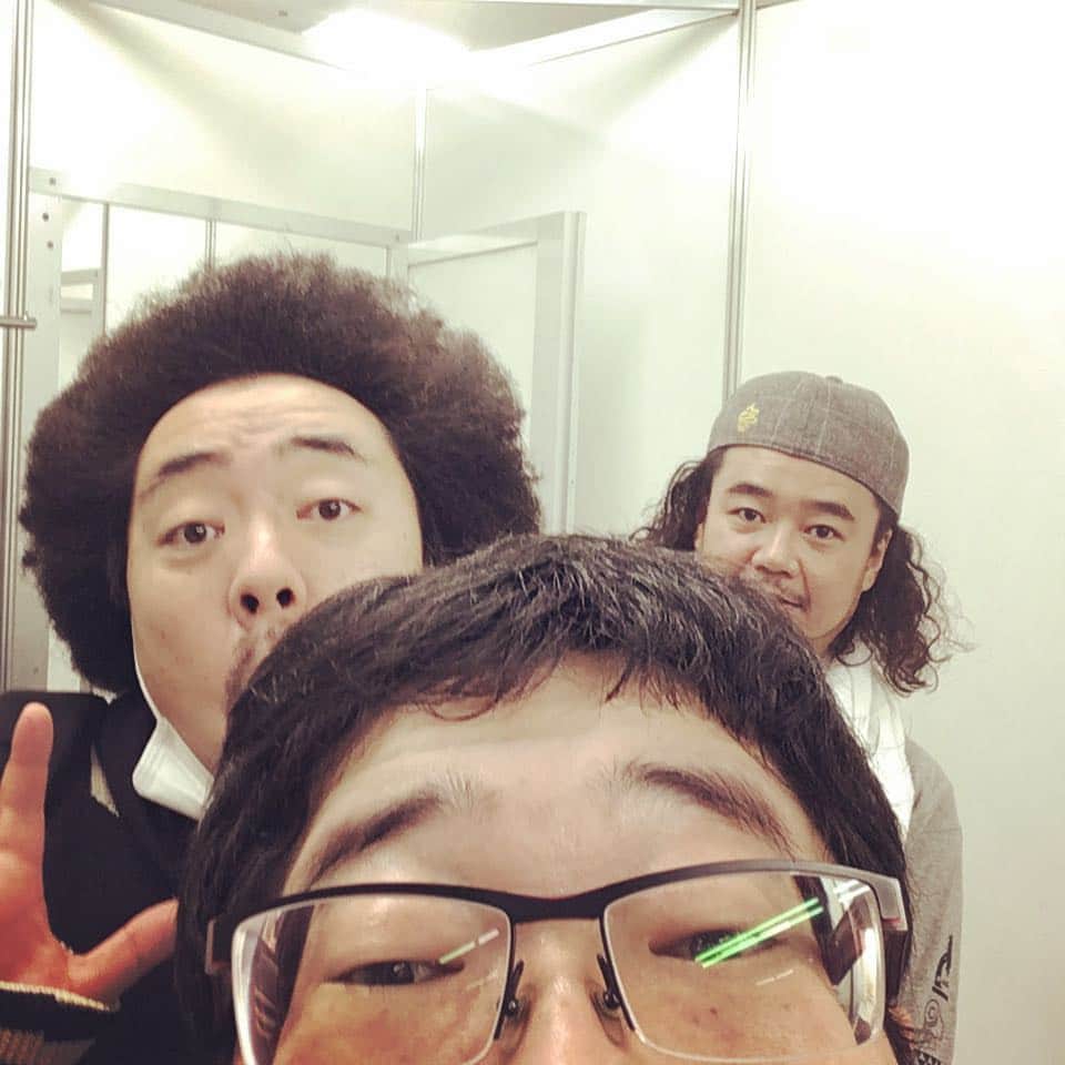 山口隆さんのインスタグラム写真 - (山口隆Instagram)「レキシの池ちゃん先輩と近藤洋一くんと僕。 池ちゃんはたたずまいがヒップでカッコイイよね😆  #ビクターロック祭り2018  #レキシ  #池ちゃん先輩  #サンボマスター」3月19日 8時13分 - yamaguchi_sbm