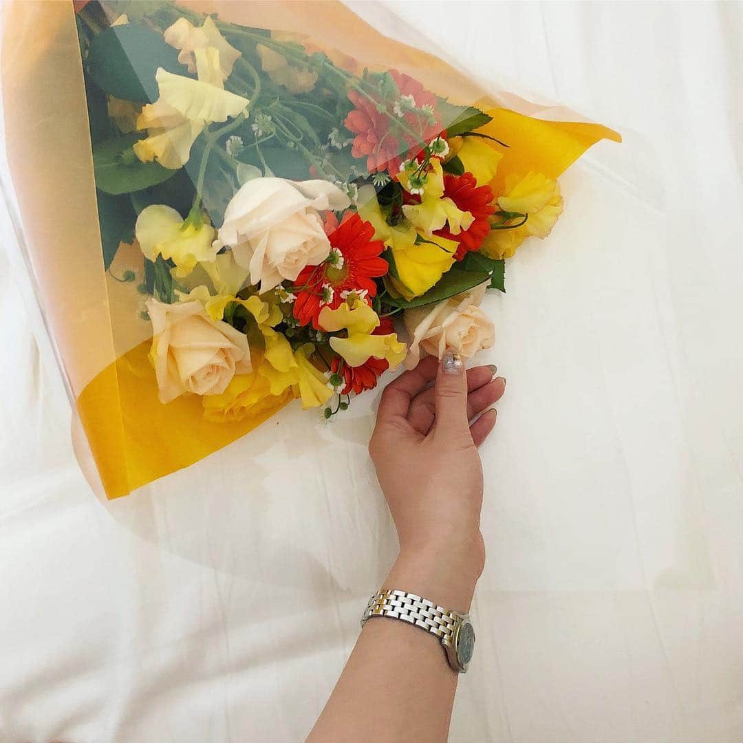 古川貴絵さんのインスタグラム写真 - (古川貴絵Instagram)「・ Thank you reiji 💐 わたしのだいすきな黄色 とびっきり素敵な花束 、幸せです #卒業式」3月19日 0時56分 - _kiegram